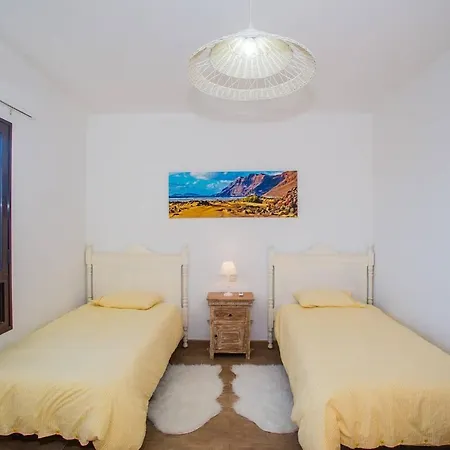 Casa Mar De Lava * El Islote